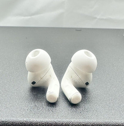 MWP22ZA/A Airpods PRO WITH WIRELESS CHARGING CASE SOLD AS PARTS