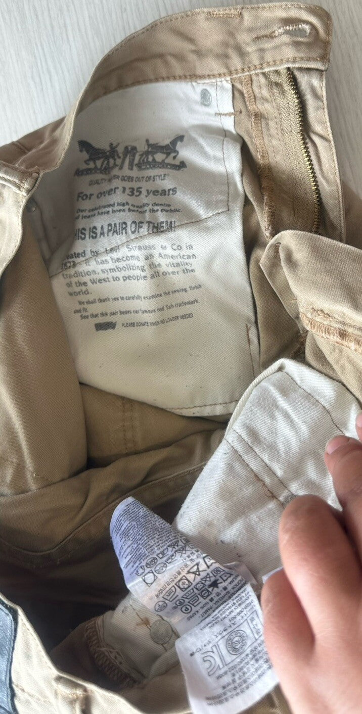 Levis Mens Tan Chino Size W78cm x L94cm In Good Condition 2986