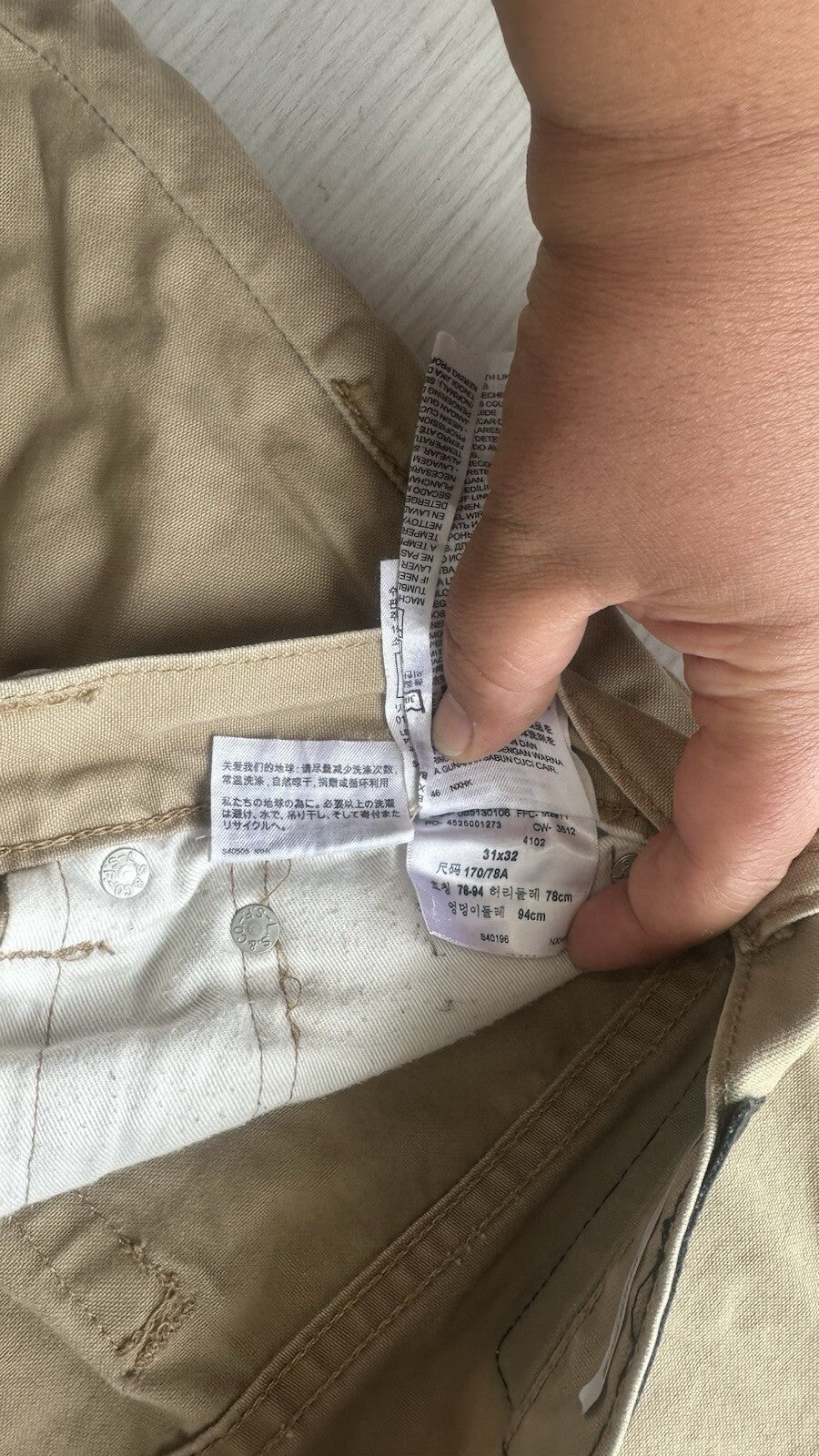 Levis Mens Tan Chino Size W78cm x L94cm In Good Condition 2986