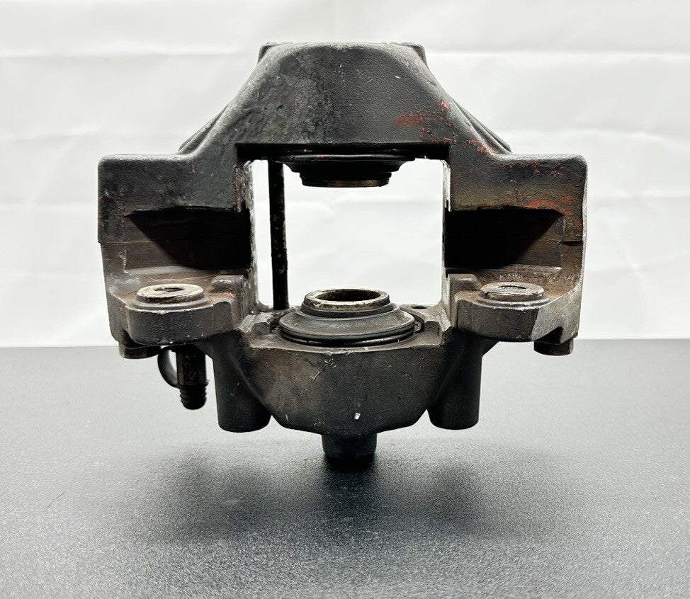 Nissan Skyline R33 Rear Brake Caliper SUIT REBUILD SOLD AS UNTESTED 8204
