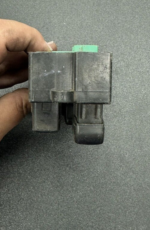 Nissan Skyline R34 4 Door Power Window Switch RHS UNTESTED 8212