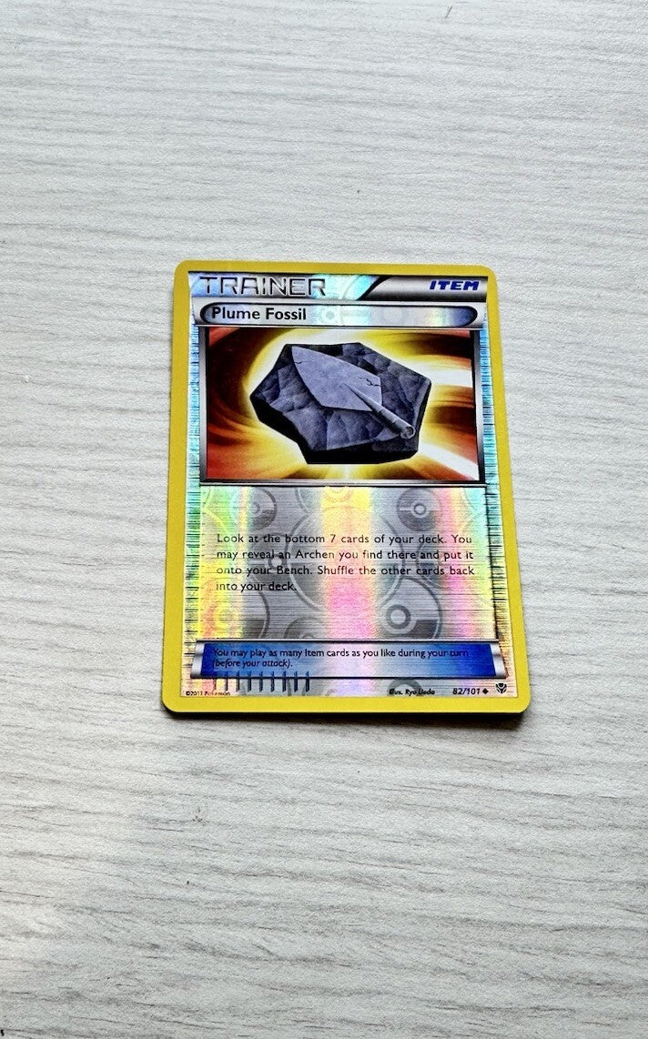 Plume Fossil Pokemon Reverse Holo Trainer Card Year 2013 (6385)