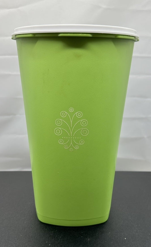 Vintage Tupperware LIME GREEN Containers Starburst Press 26.5 cm by 15.5 cm 8586