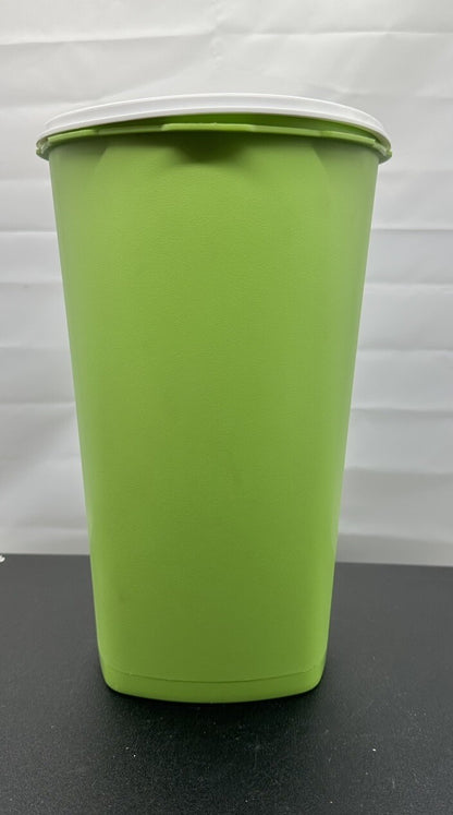Vintage Tupperware LIME GREEN Containers Starburst Press 26.5 cm by 15.5 cm 8586