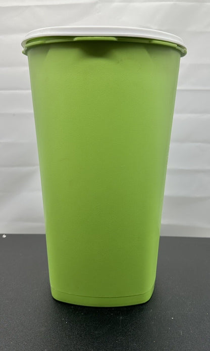 Vintage Tupperware LIME GREEN Containers Starburst Press 26.5 cm by 15.5 cm 8586