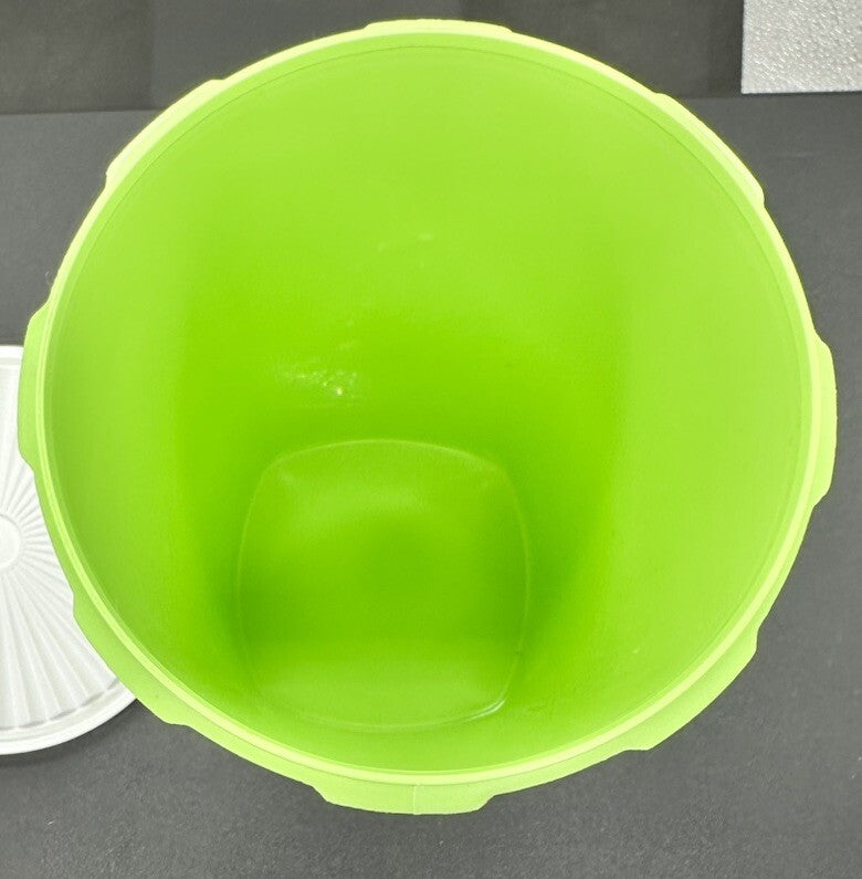 Vintage Tupperware LIME GREEN Containers Starburst Press 26.5 cm by 15.5 cm 8586