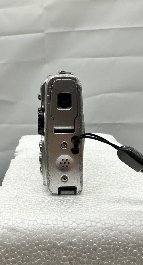 Olympus Stylus 850 SW 8MP Waterproof Digital Camera DEAD BATTERY UNTESTED 8558