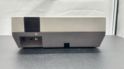 NES NINTENDO CONSOLE NESE-001(AUS) In OK Condition Yellowing 3359