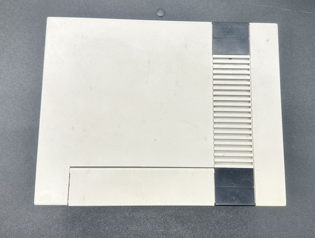 NES NINTENDO CONSOLE NESE-001(AUS) In OK Condition Yellowing 3359