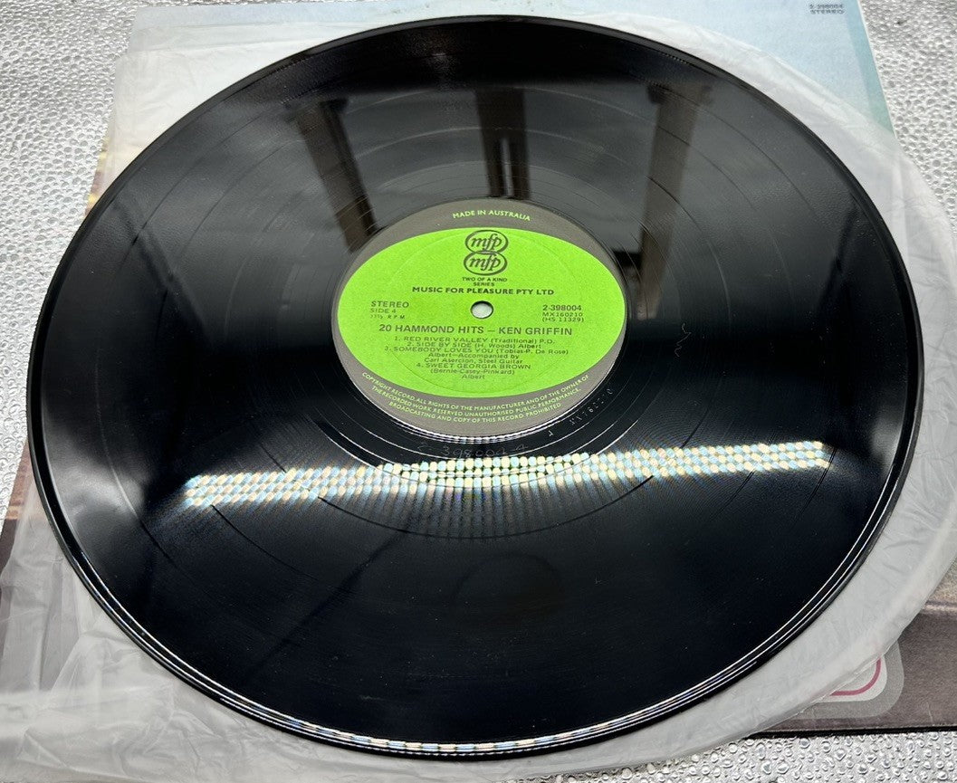 20 Hammond Hits - Ken Griffin Record In  Good Condition 7429