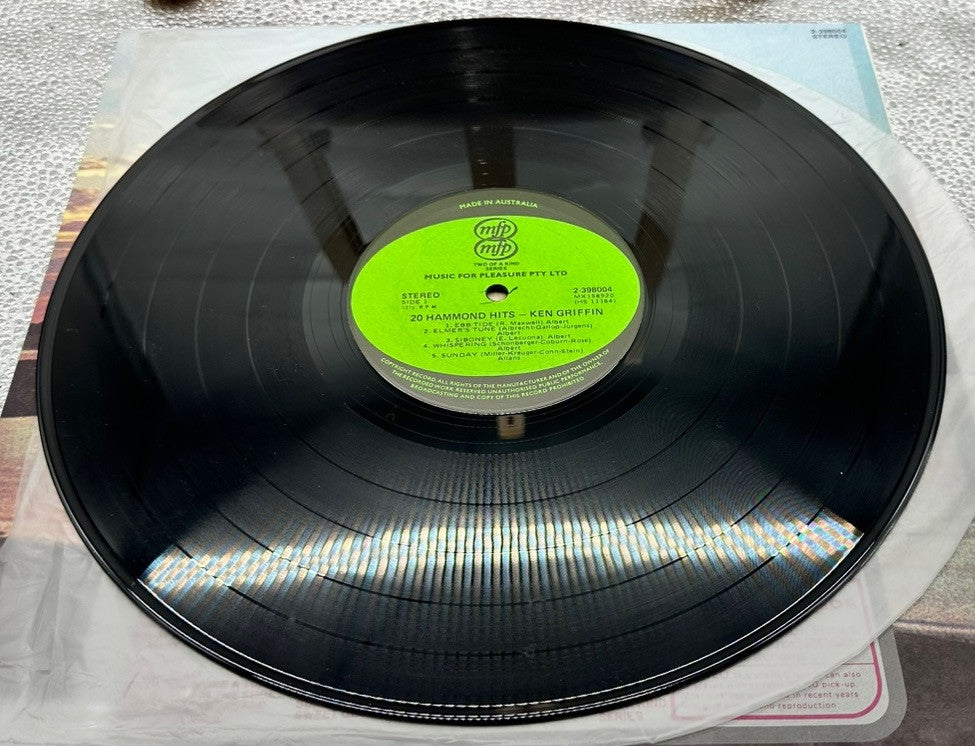 20 Hammond Hits - Ken Griffin Record In  Good Condition 7429