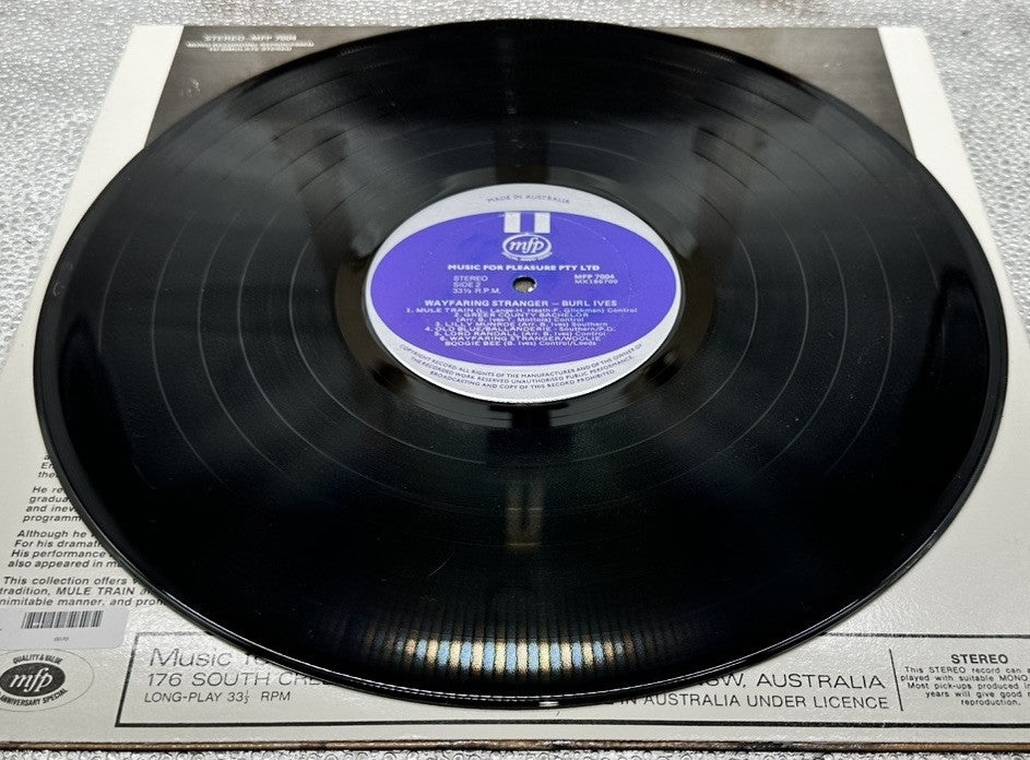 Burl Ives - Wayfaring Stranger Record In  Good Condition 6970