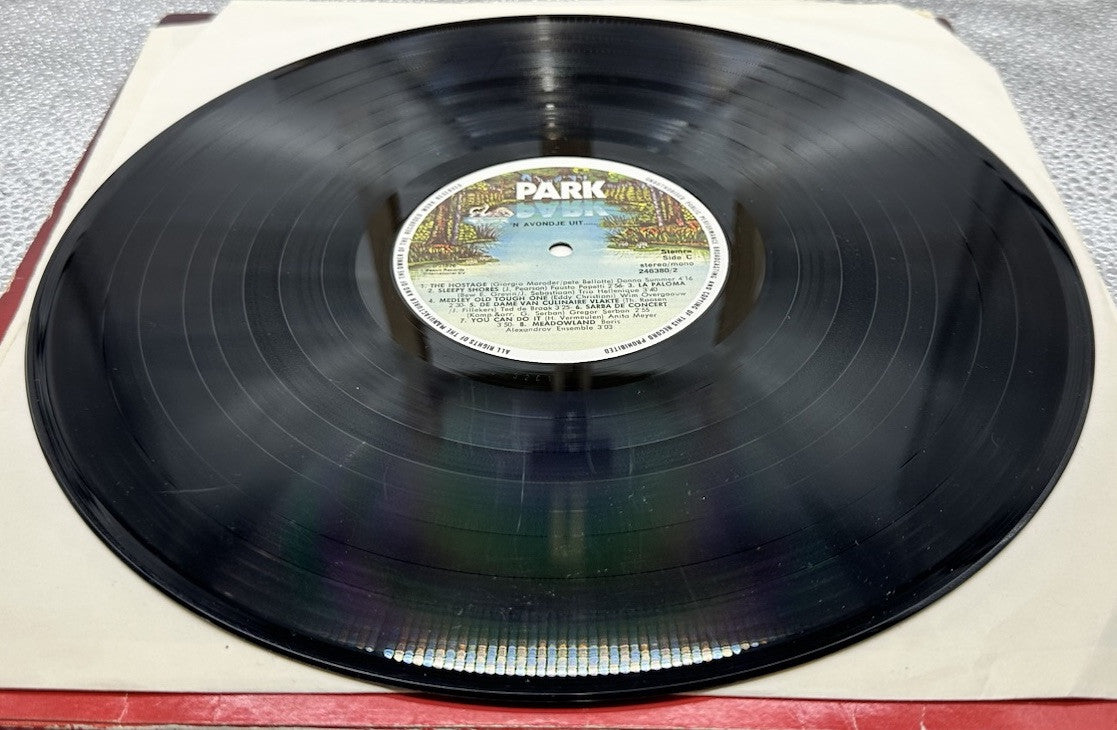Een Avondje Uit Met... Record In Good Condition 6888