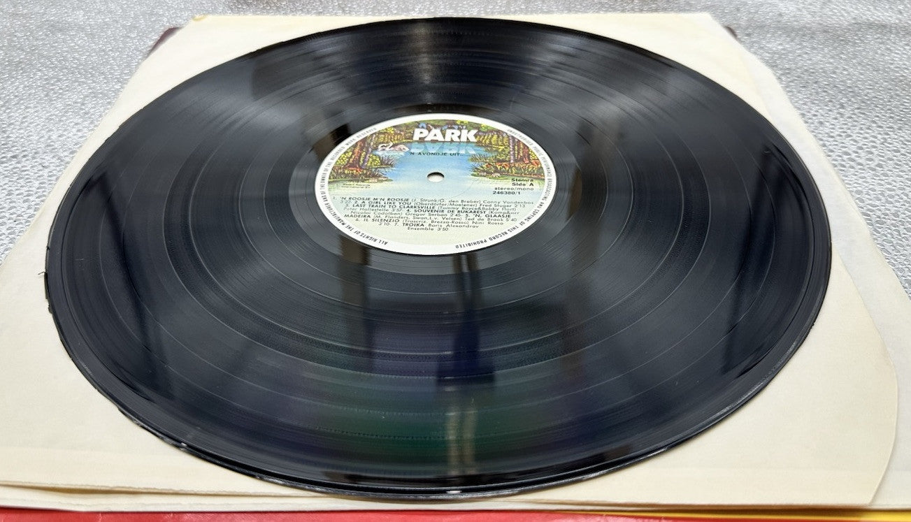 Een Avondje Uit Met... Record In Good Condition 6888