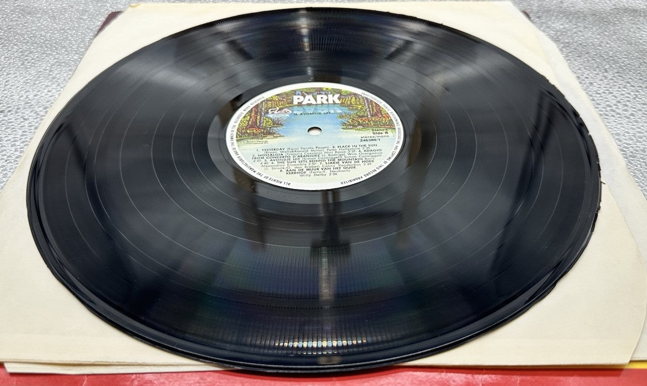 Een Avondje Uit Met... Record In Good Condition 6888