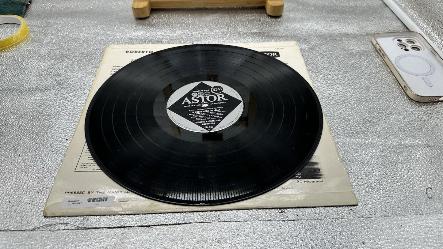 A Honeymoon In Italy - Pye Golden Guinea Record In Good Condition 7302