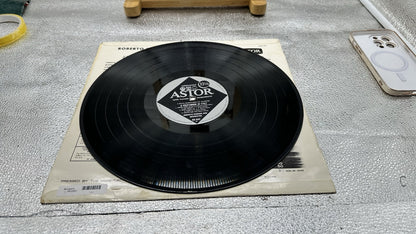 A Honeymoon In Italy - Pye Golden Guinea Record In Good Condition 7302