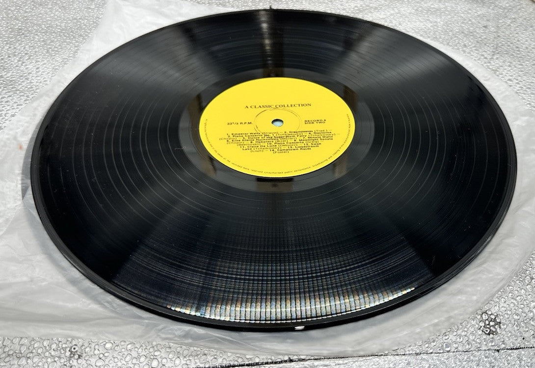A Glorious 5 Record Set A CLASSIC COLLECTION Record In Good Condition 7289