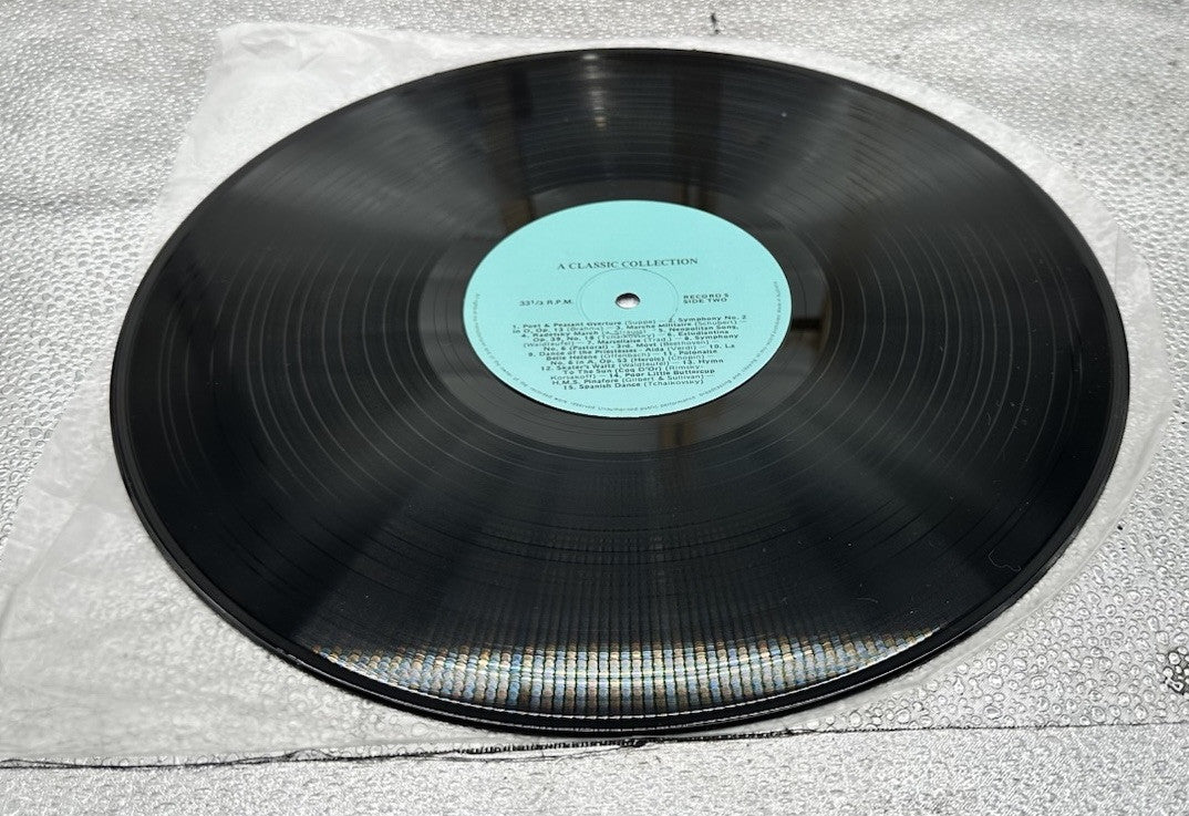 A Glorious 5 Record Set A CLASSIC COLLECTION Record In Good Condition 7289