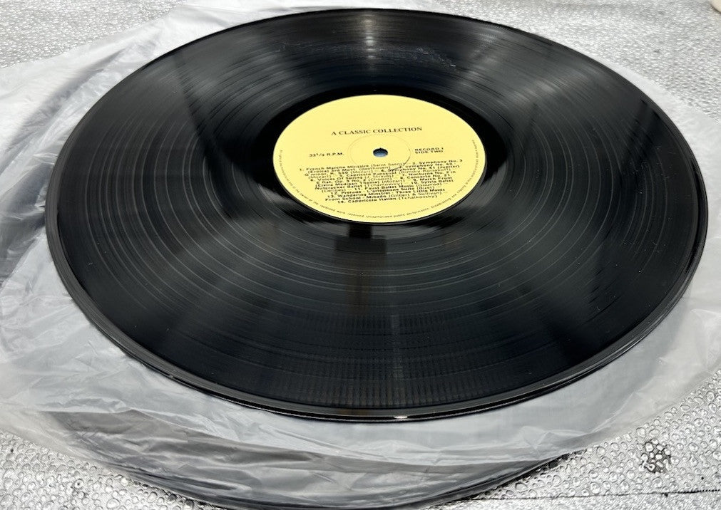 A Glorious 5 Record Set A CLASSIC COLLECTION Record In Good Condition 7289