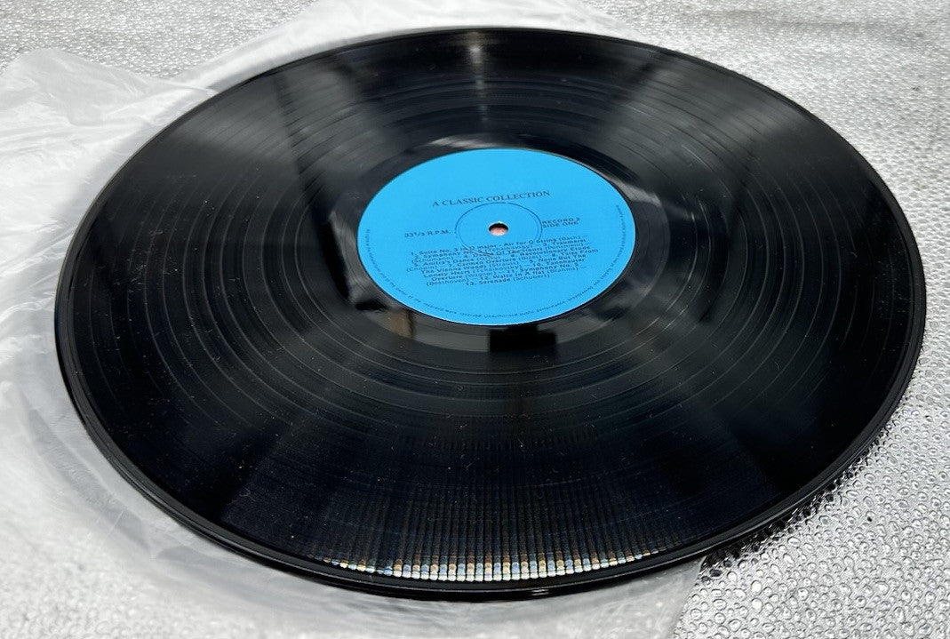 A Glorious 5 Record Set A CLASSIC COLLECTION Record In Good Condition 7289