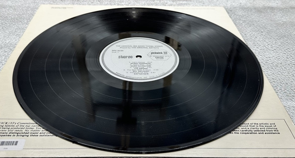 THE BIG BANDS Theme Songs! Played By The Original Record In Good Condition 7369