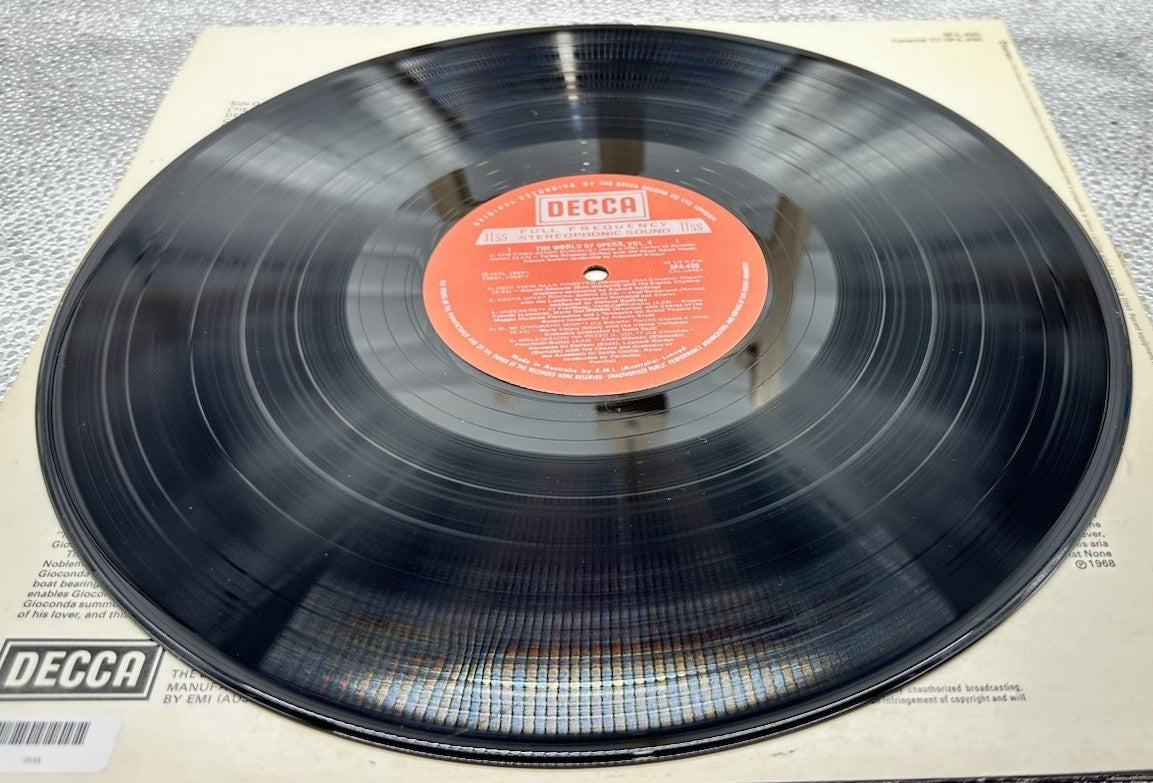 The world of Opera Vol 4 Record In Good Condition 7514