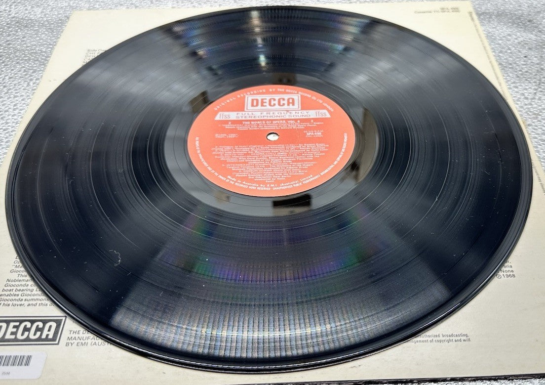 The world of Opera Vol 4 Record In Good Condition 7514
