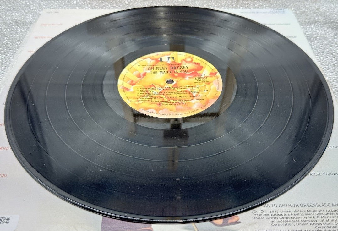 Shirley Bassey - The Magic Is You Record In Good Condition 6793