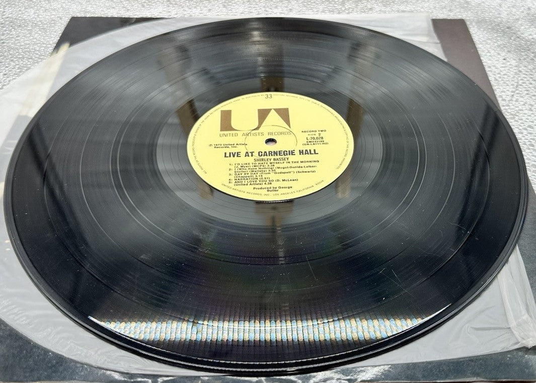 Shirley Bassey - Live At Carnegie Hall Record In Good Condition 6792