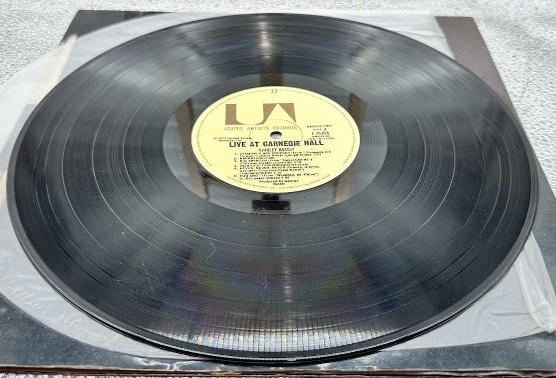 Shirley Bassey - Live At Carnegie Hall Record In Good Condition 6792