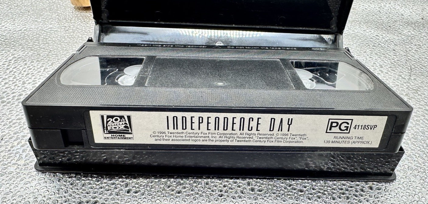 Independence Day VHS Tape In Good Condition 8906