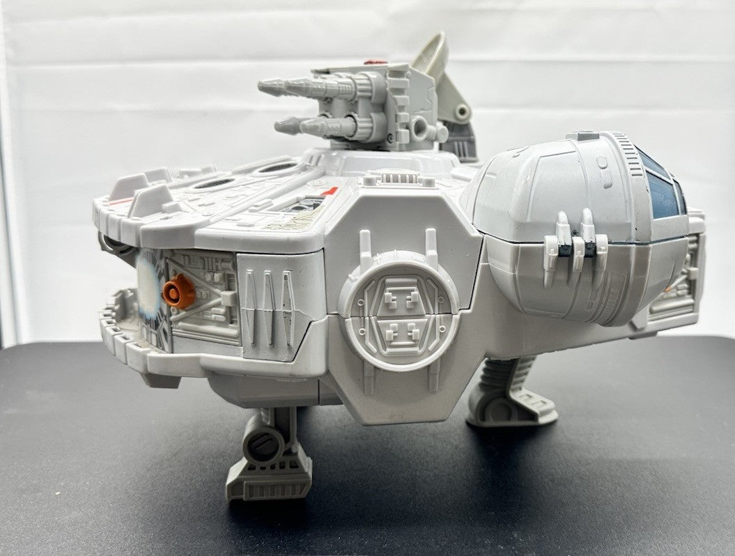 STAR WARS MILLENIUM FALCON SPACESHIP 2001 Hasbro C-060A  (8803)