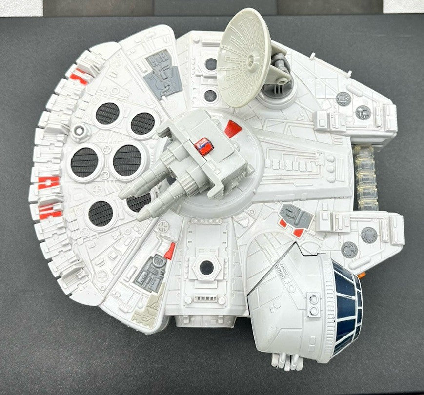 STAR WARS MILLENIUM FALCON SPACESHIP 2001 Hasbro C-060A  (8803)
