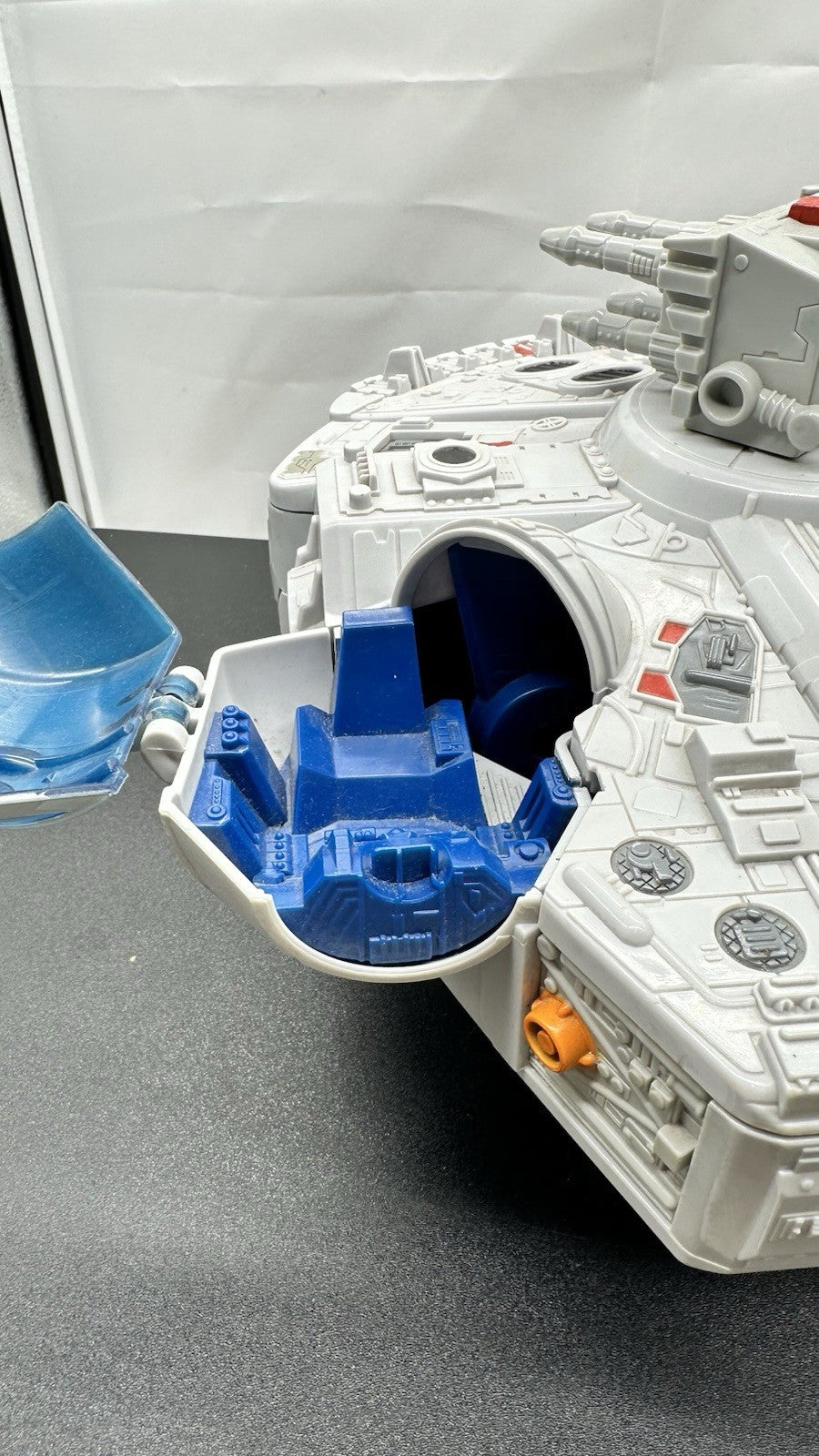 STAR WARS MILLENIUM FALCON SPACESHIP 2001 Hasbro C-060A  (8803)