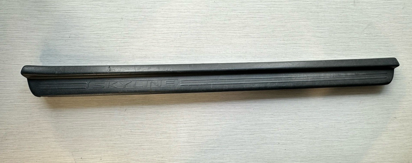 NISSAN SKYLINE R33 GTST 2door kicking scuff plate trim drivers R/H 76951 22U00