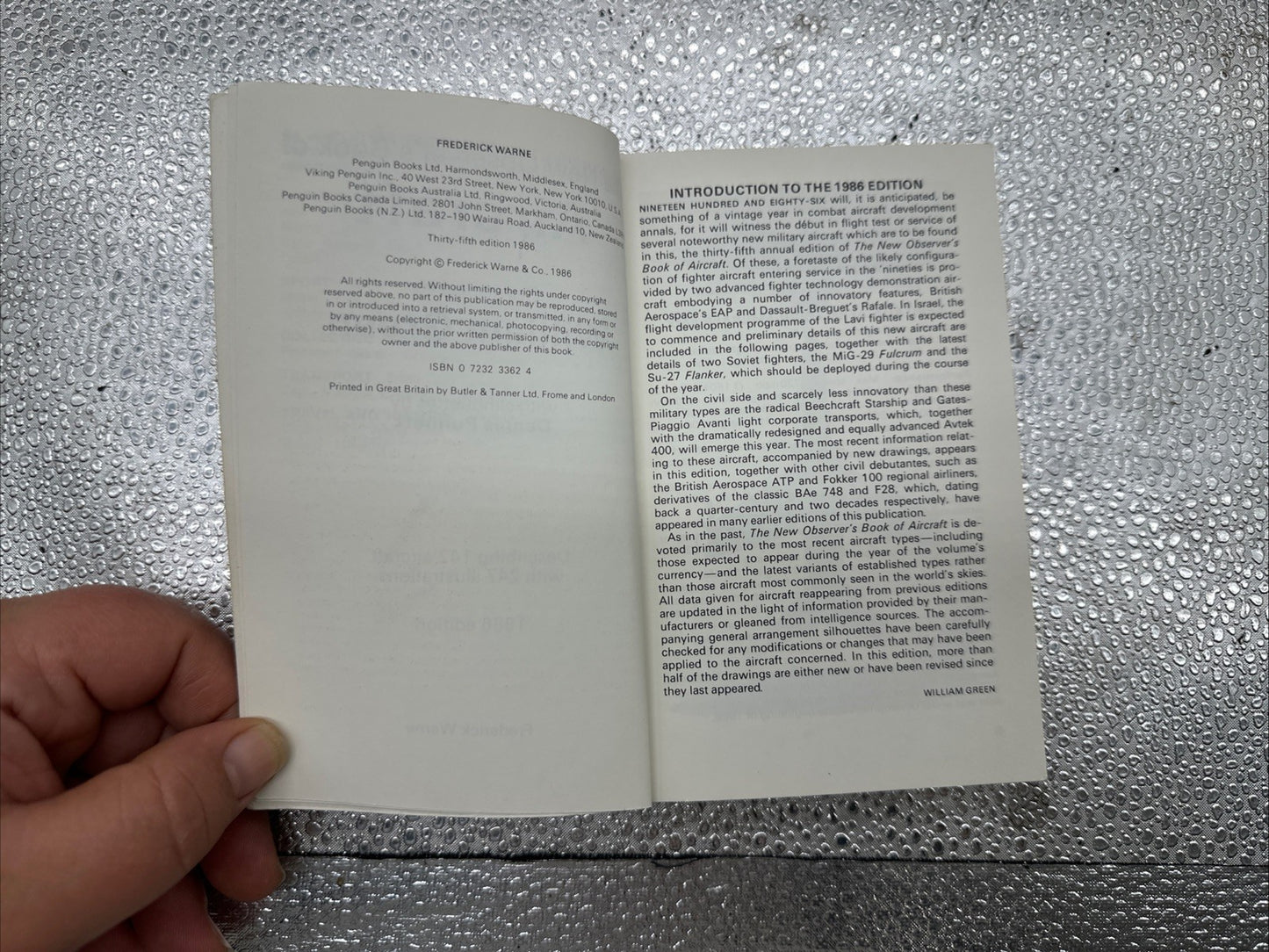 The New Observer's Book of Aircraft by Green William - Book 8850