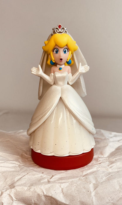 Nintendo Mario Princess Peach Wedding Amiibo 337000ABAUW2 In Good Condition 4085