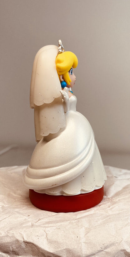 Nintendo Mario Princess Peach Wedding Amiibo 337000ABAUW2 In Good Condition 4085