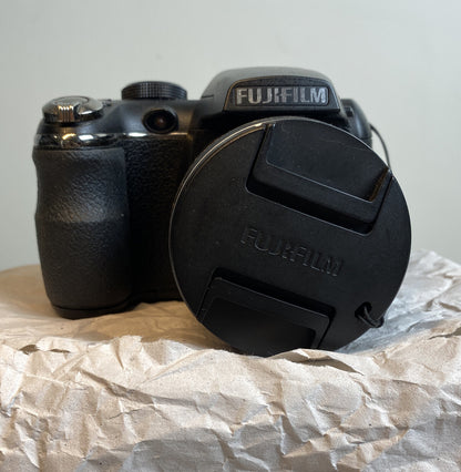 Fujifilm Finepix S3300 Camera In Good Condition 4108