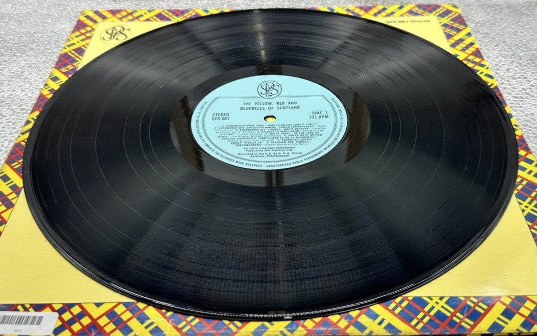 The Yellow Red and Bluebells of Scotland Record In Good Condition 6427