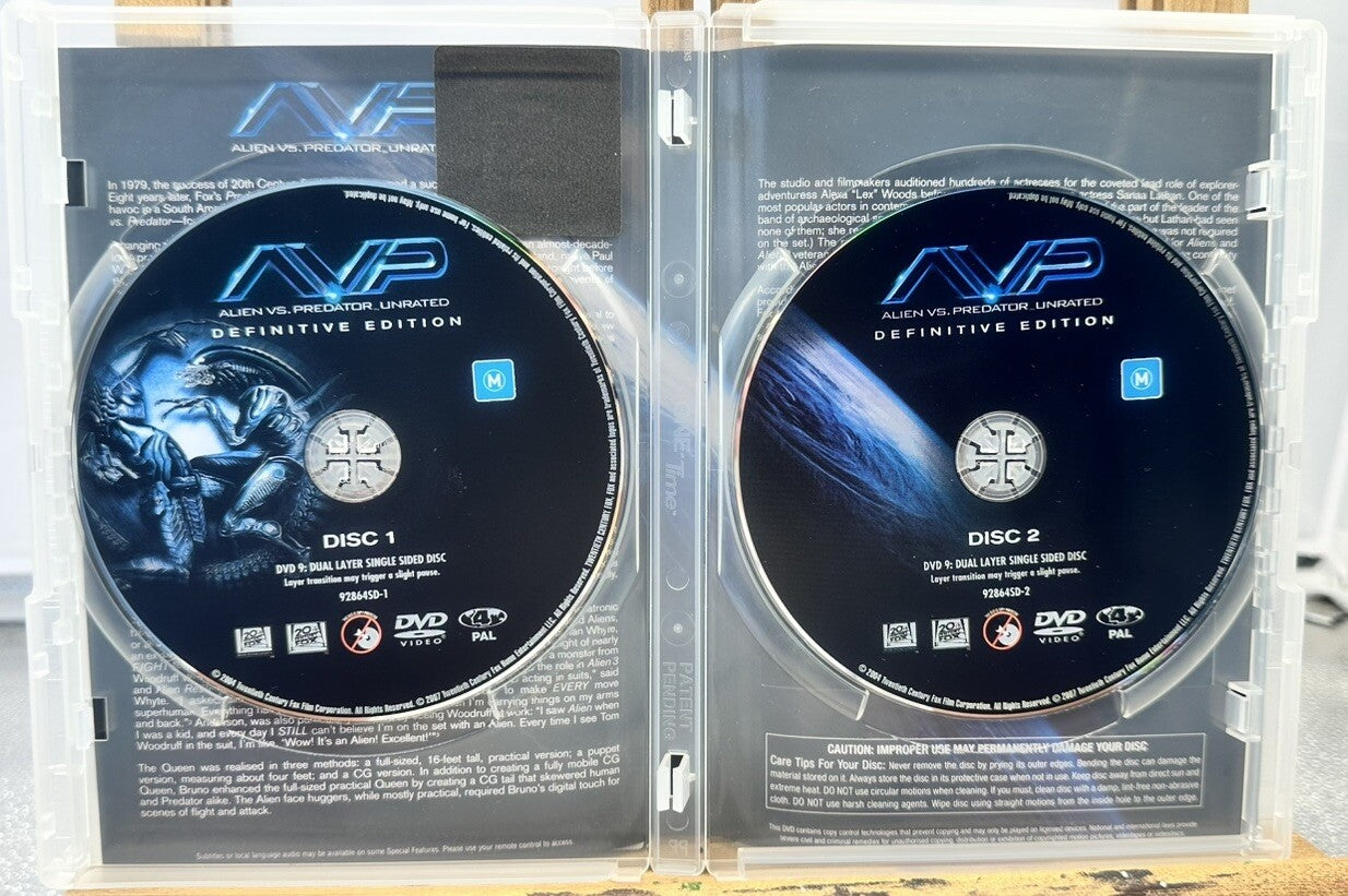 AVP Alien Vs. Predator DVD Two Disc In Good Condition 934