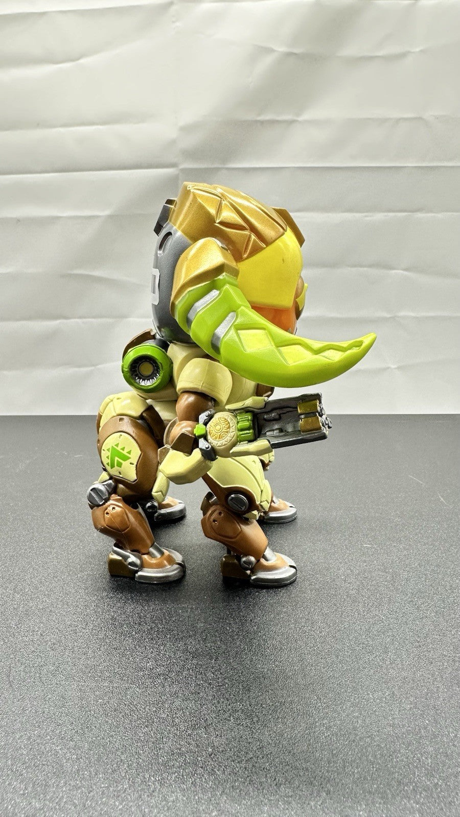 Overwatch - Orisa 6" Super Sized Pop! Vinyl Figure In Good Condition 9242