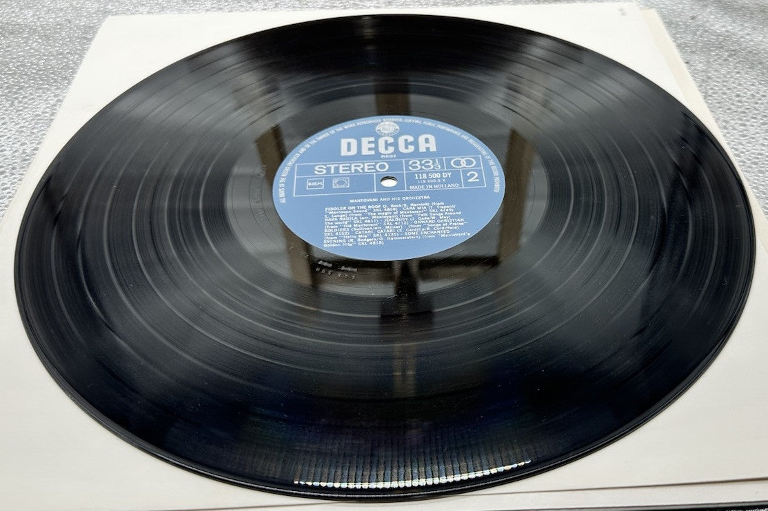 The World Of Mantovani Record In Good Condition 6731