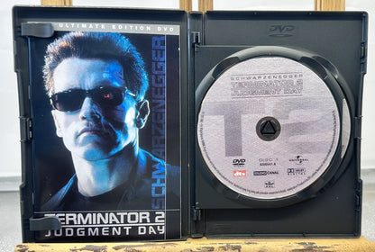 Terminator 2 Judgment Day Schwarzenegger DVD Two Disc In Good Condition