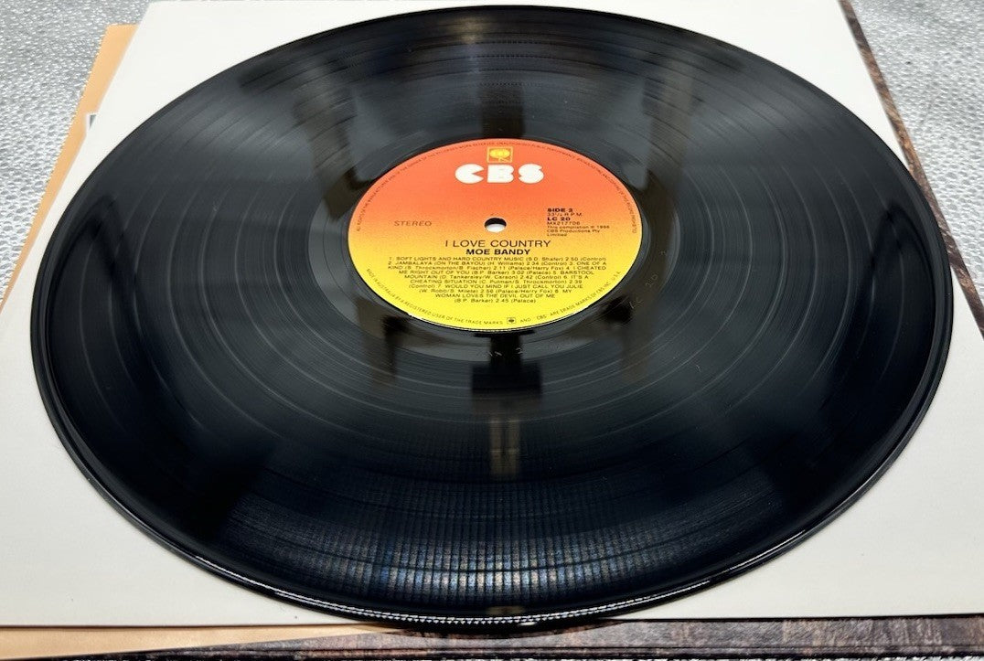 Moe Bandy - I Love Country Record In Good Condition 7691