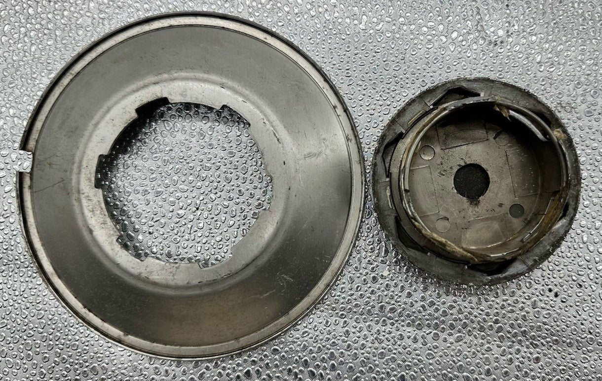 LIZEA Center Cap Wheel Cap Cover One Missing Back Plate Good For Display 8189