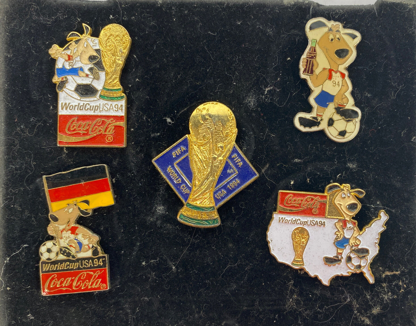 M520 Five Coca Cola Worldcup USA 94 Striker Mascot Soccer Pin's In VGC