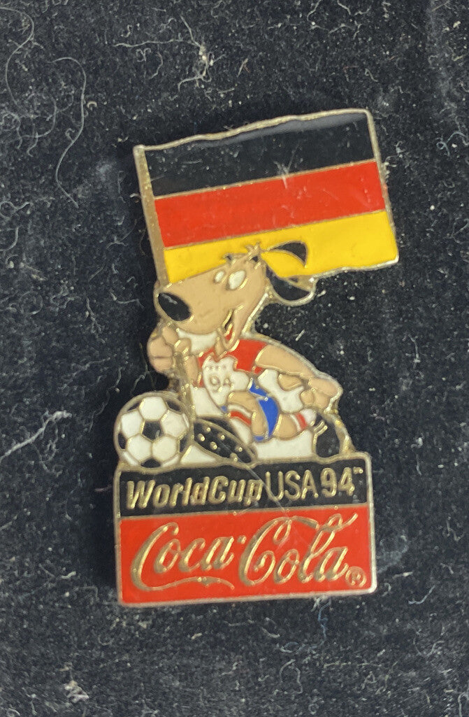 M520 Five Coca Cola Worldcup USA 94 Striker Mascot Soccer Pin's In VGC
