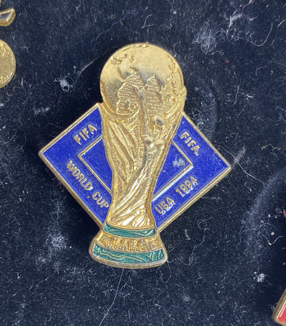 M520 Five Coca Cola Worldcup USA 94 Striker Mascot Soccer Pin's In VGC